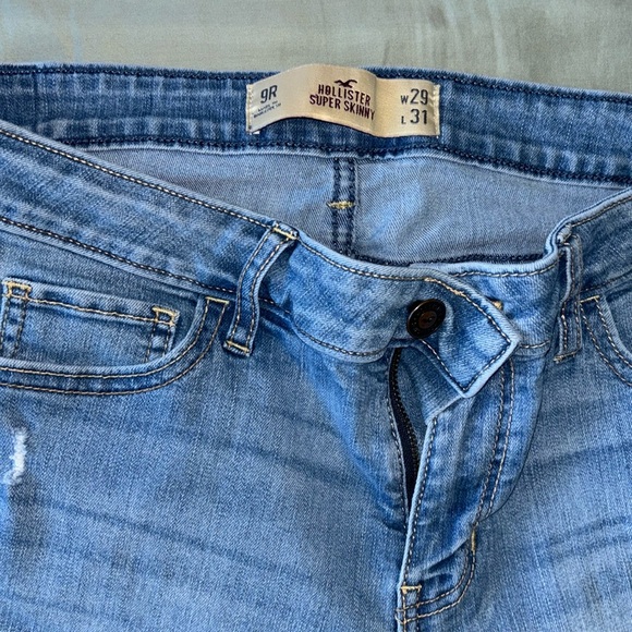 Hollister WMNS Jeans - Picture 2 of 3